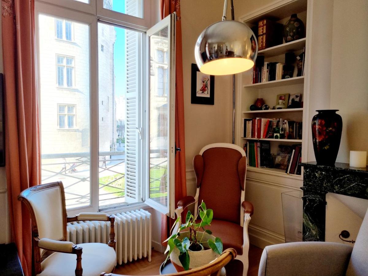 Face A L'Hotel De Ville Grand Et Lumineux Appartement アングレーム エクステリア 写真