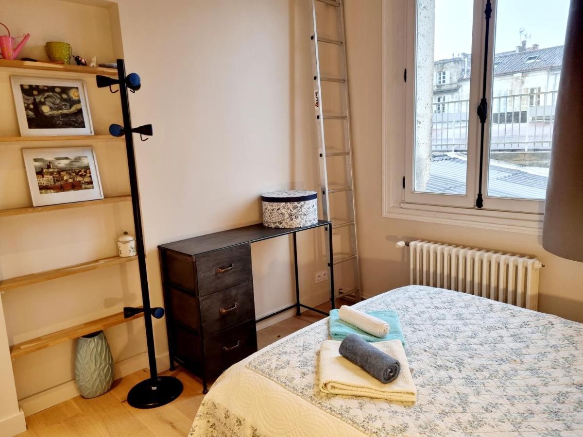 Face A L'Hotel De Ville Grand Et Lumineux Appartement アングレーム エクステリア 写真