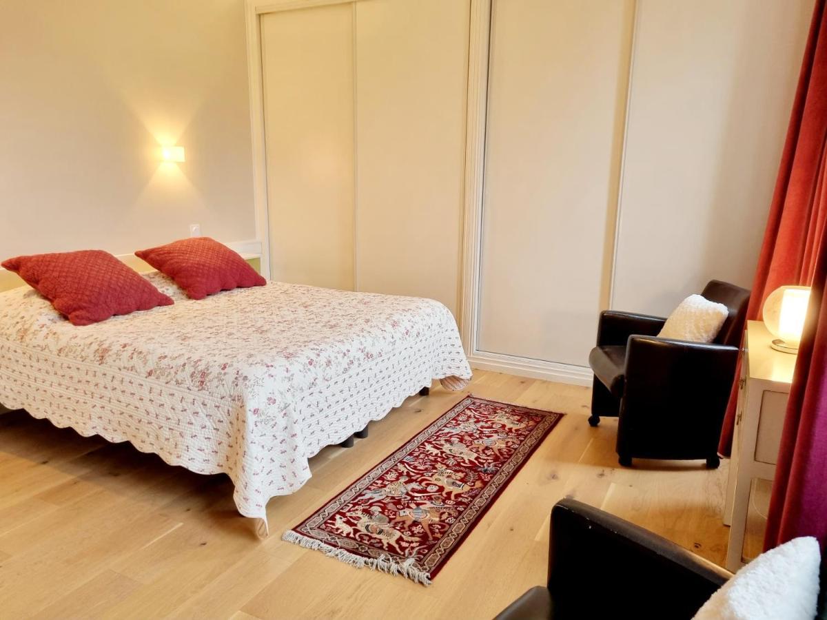 Face A L'Hotel De Ville Grand Et Lumineux Appartement アングレーム エクステリア 写真