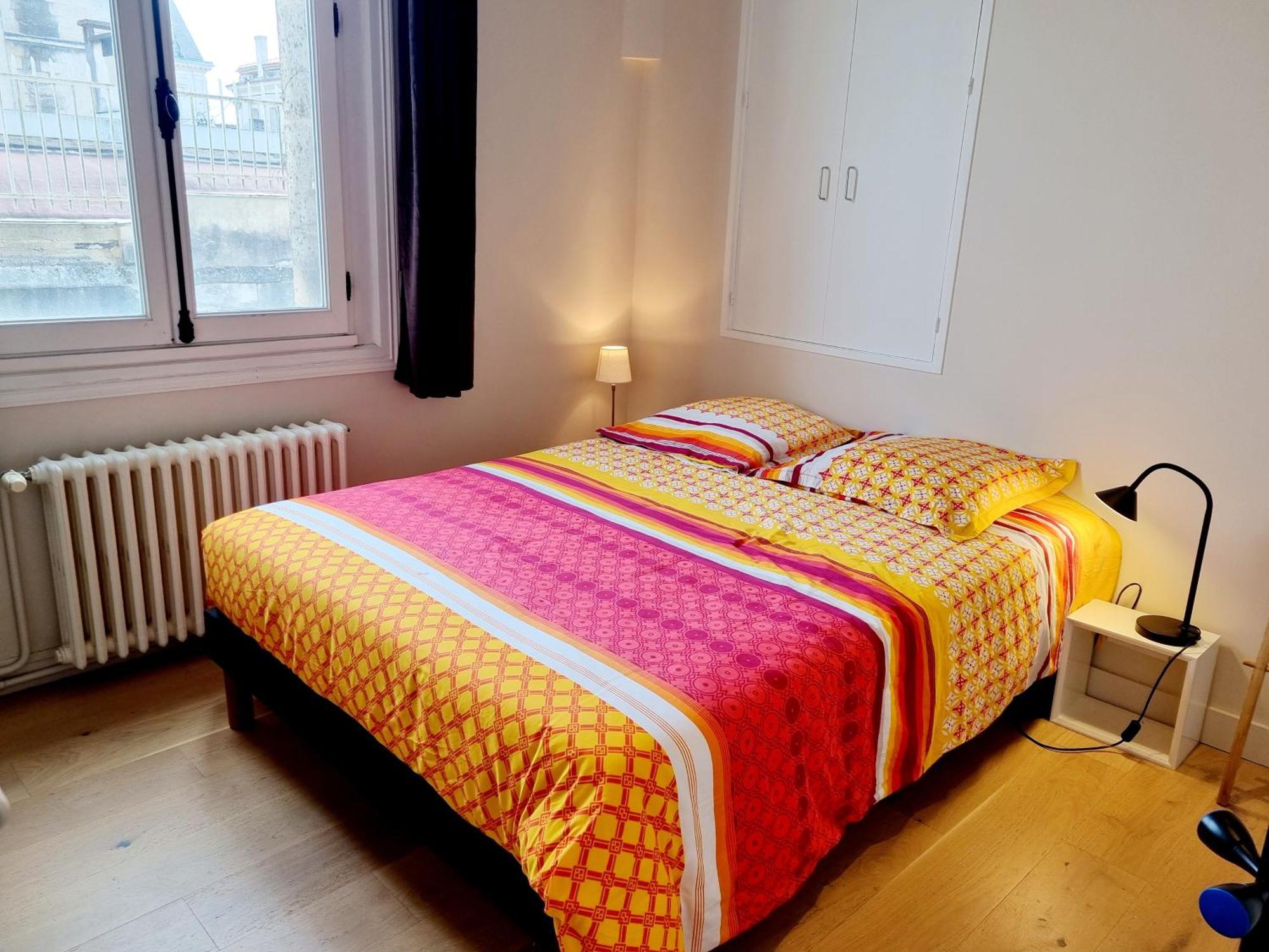 Face A L'Hotel De Ville Grand Et Lumineux Appartement アングレーム 部屋 写真